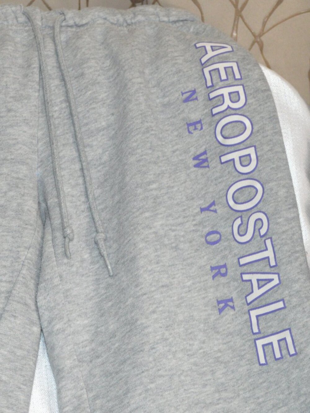Aeropostale Gray Joggers with Letters – Size XS